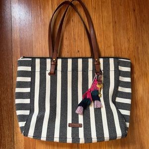 Fossil tote
